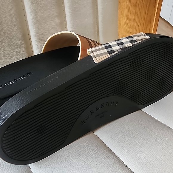 NEW AUTHENTIC MEN'S BURBERRY SANDALS SIZE 10 - Picture 13 of 16